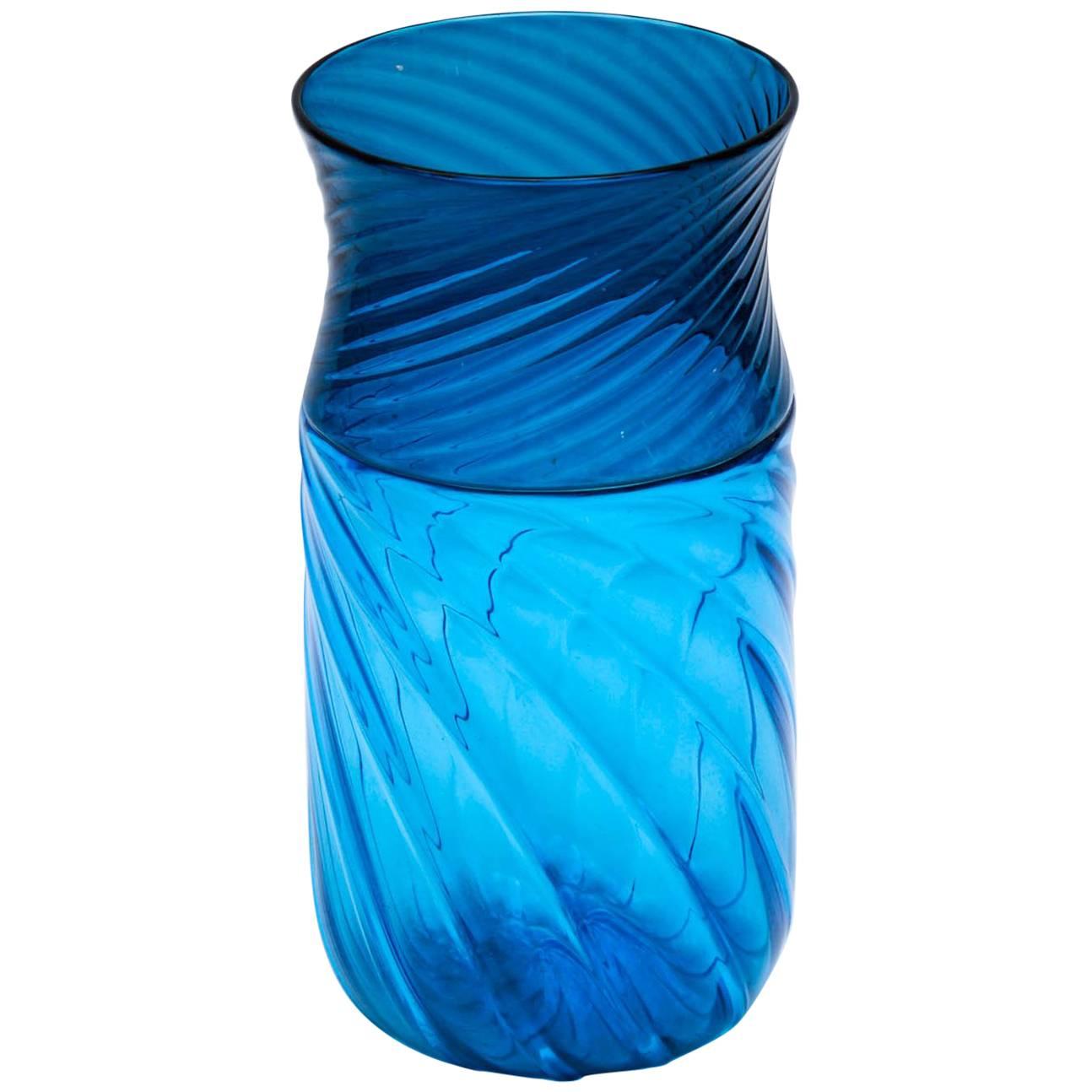 Vaso in vetro blu di Murano firmato "Venini
