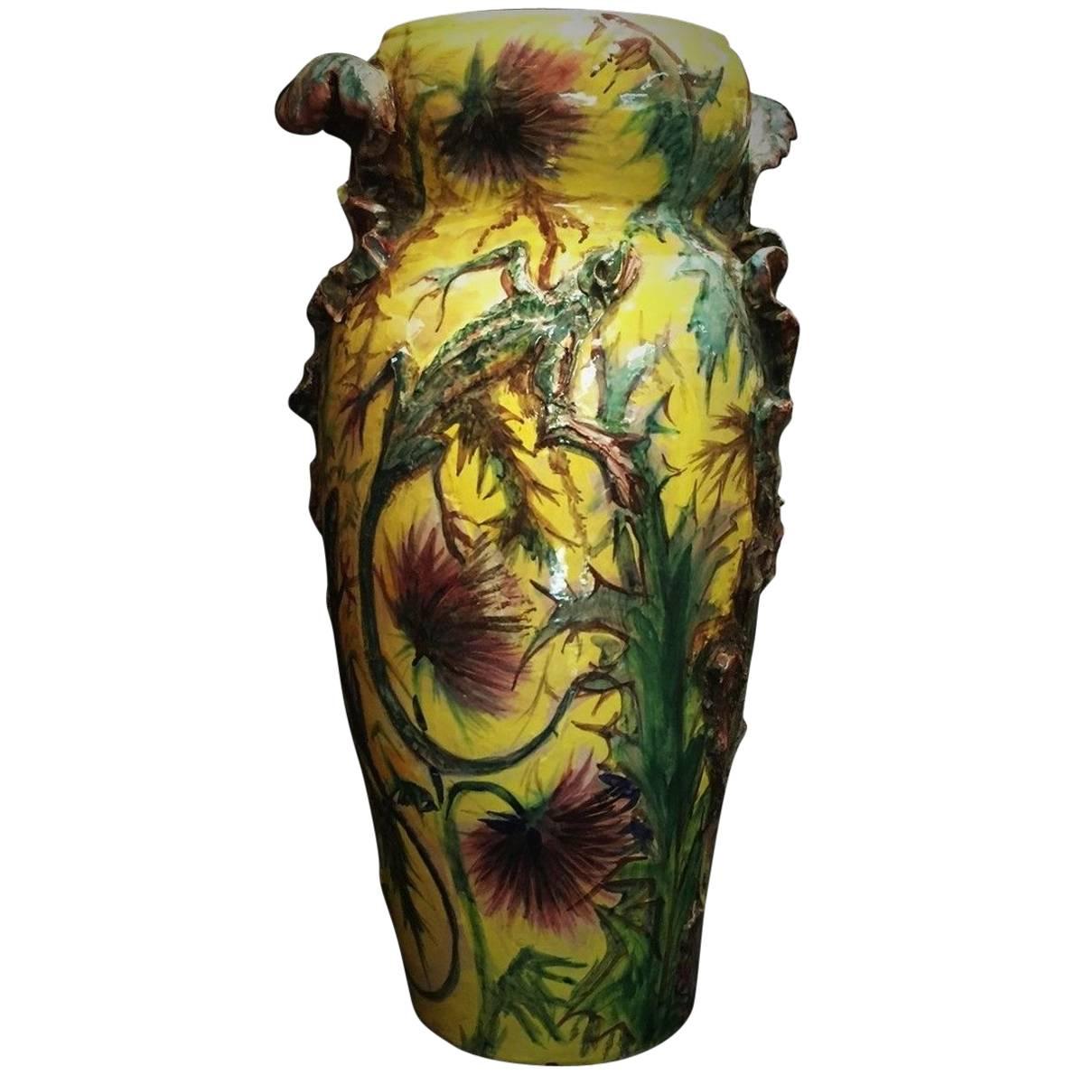 Französische Majolika-Vase im Art nouveau-Stil mit Disteln und Lizards, um 1900