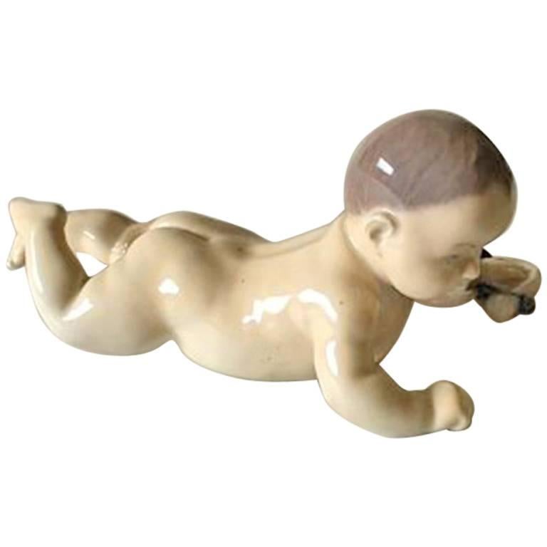 Royal Copenhagen Figurine Child, Crawling No 1739 For Sale