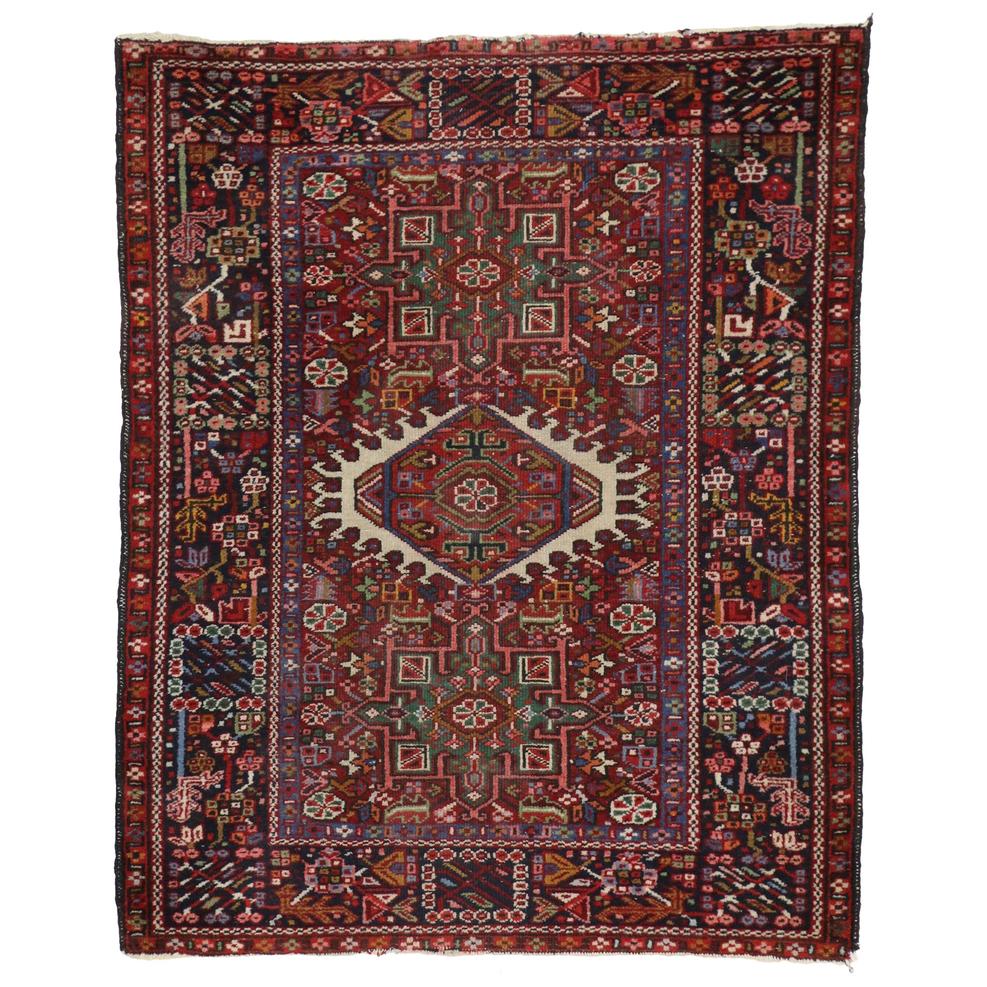 Antiker persischer Karaja-Heriz-Teppich mit Akzent im modernen Mid-Century Modern-Stil
