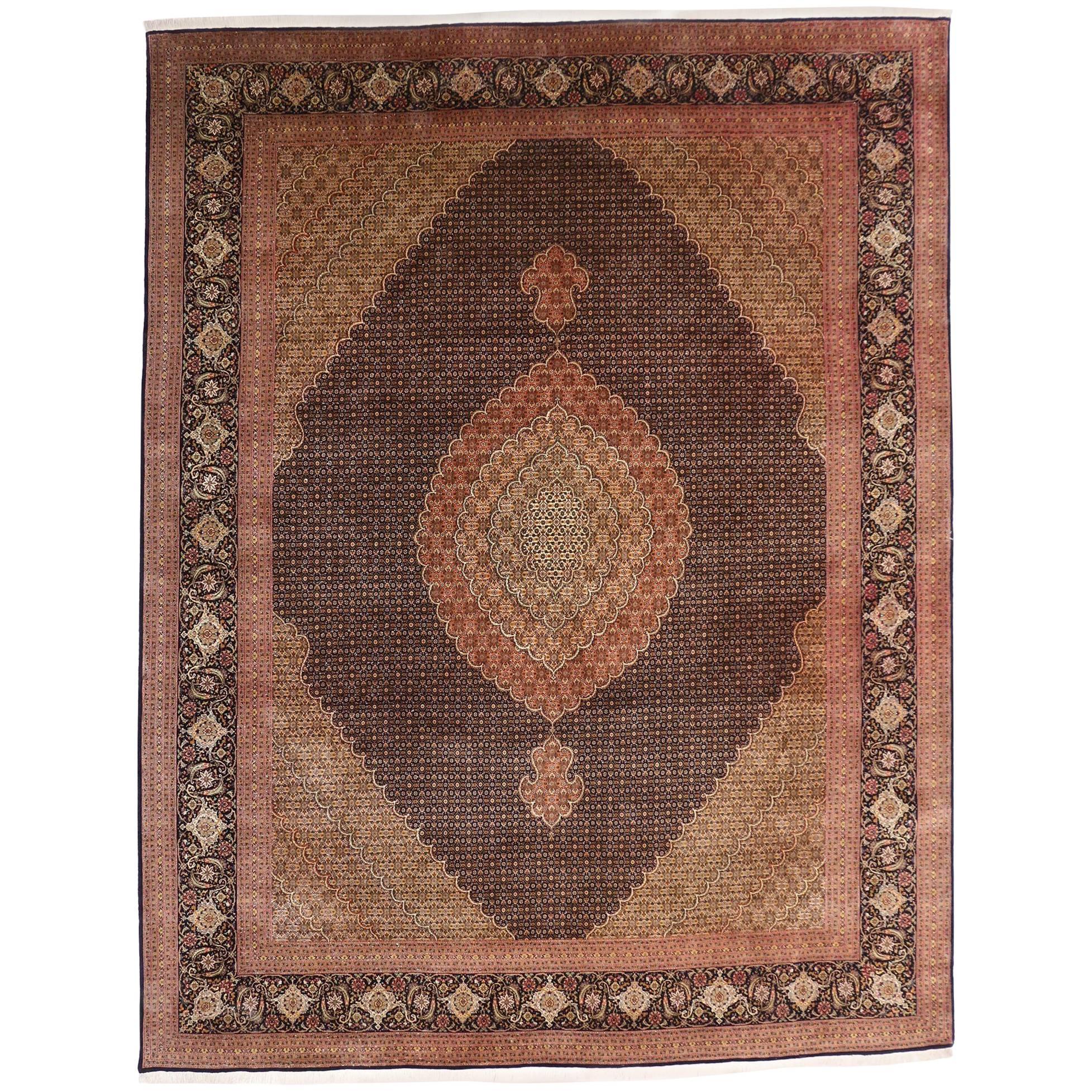 Persischer Tabriz-Teppich im traditionellen Stil mit Mahi-Fisch-Muster