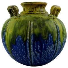 Gilbert Metenier, céramiste français, vase Art Déco avec poignées en bleu et vert