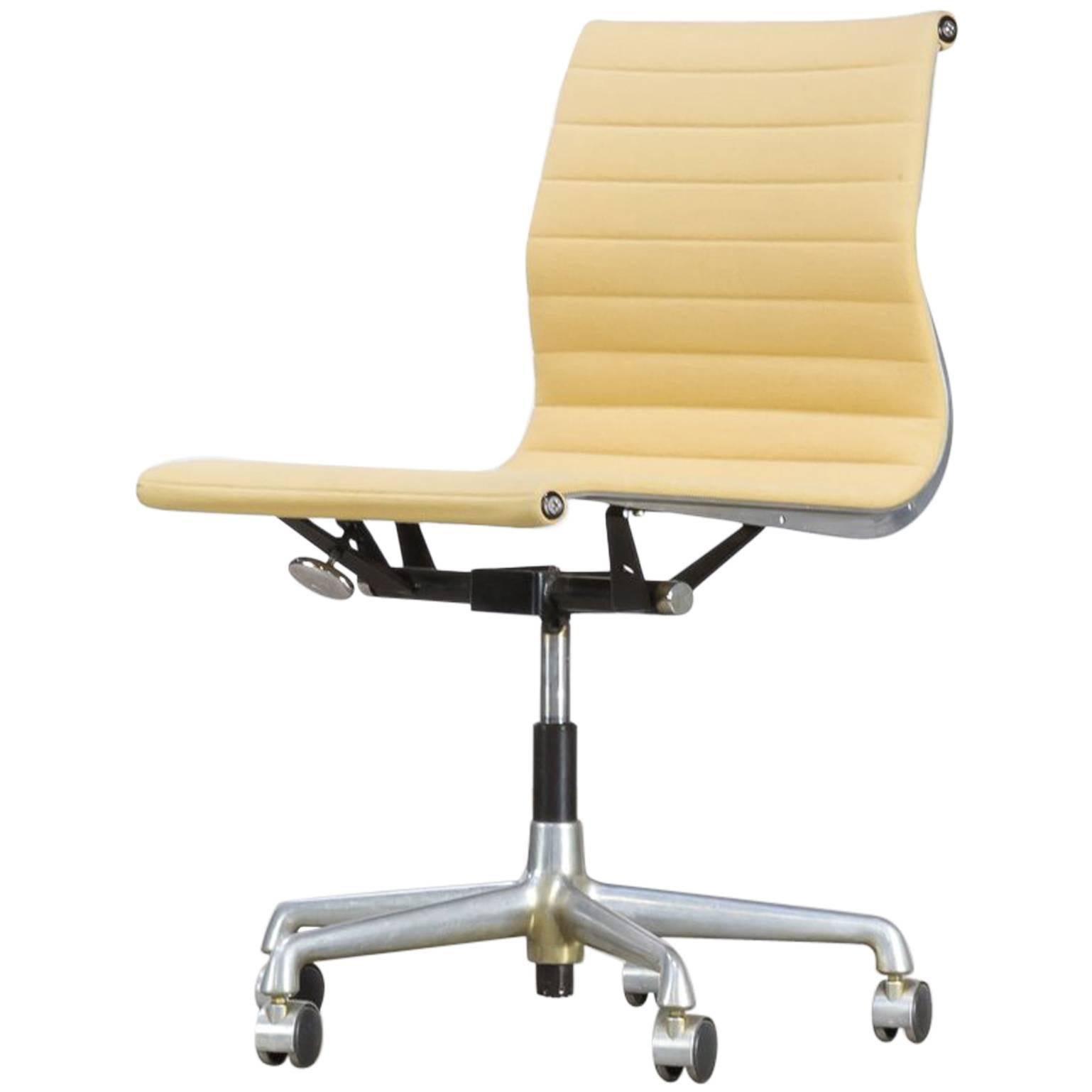 Charles and Ray Eames EA118 Office Chair for Herman Miller For Sale