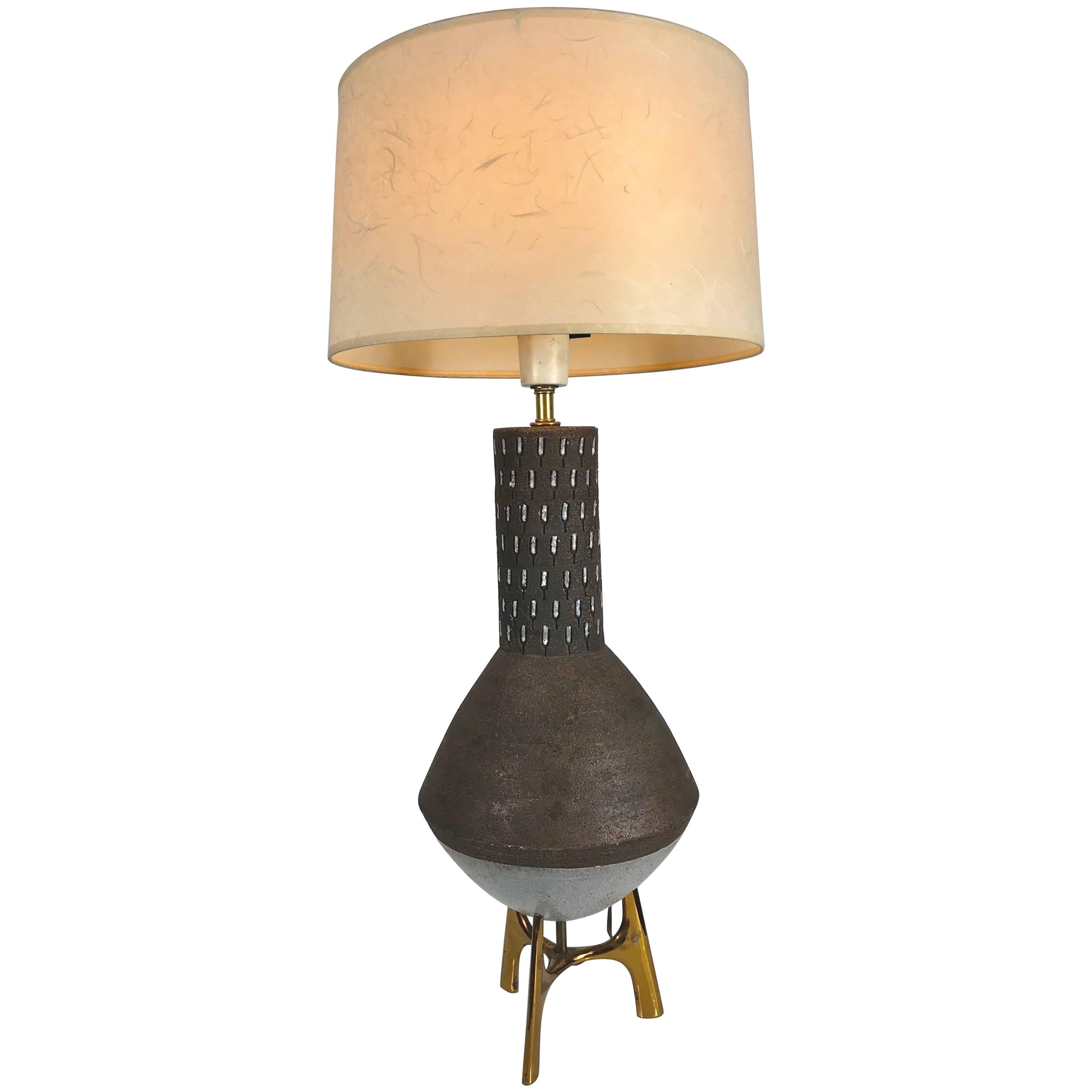 Elusive Lightolier Ceramic and Brass Table Lamp, Italian Pottery For Sale