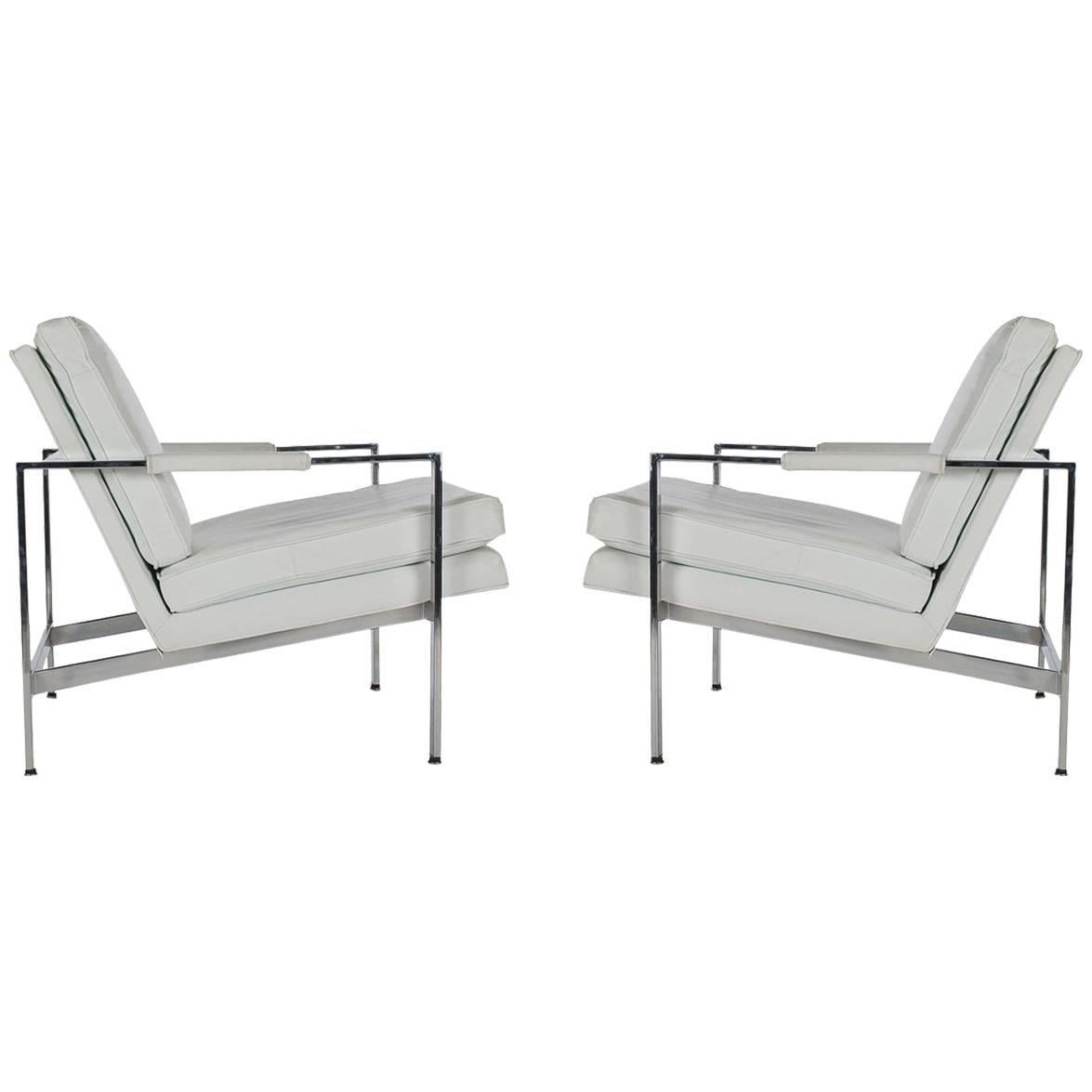 Pair of Milo Baughman Mid-Century Modern Lounge Chairs in White and Chrome