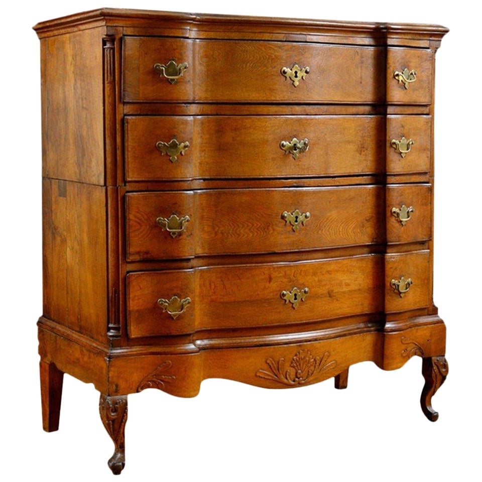 18th Century Danish Baroque Block Front Chest of Drawers in Oak, circa 1730 For Sale