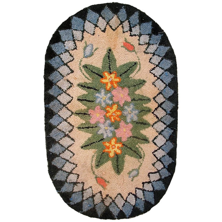 Handmade Antique American Hooked Rug, 1900s For Sale at 1stdibs
