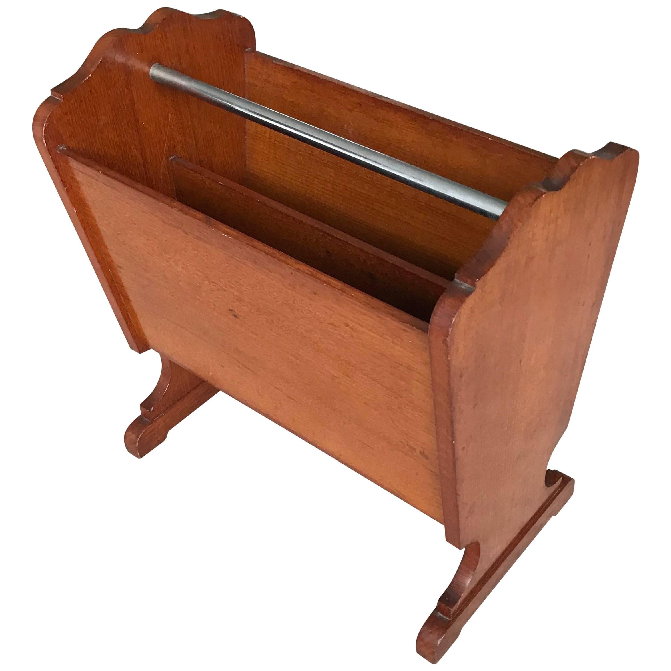 Maravilloso Revistero/Periódico de Madera de Teca Maciza de Mediados de Siglo con Gran Pátina en venta