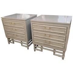 Faux Bambus:: Rattan Lucite & Messing Nachttische Truhe Paar Lackiert Pulverblau