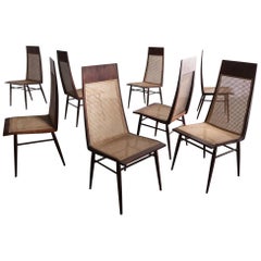 Juego de ocho sillas de comedor de palisandro con asiento y respaldo de caña