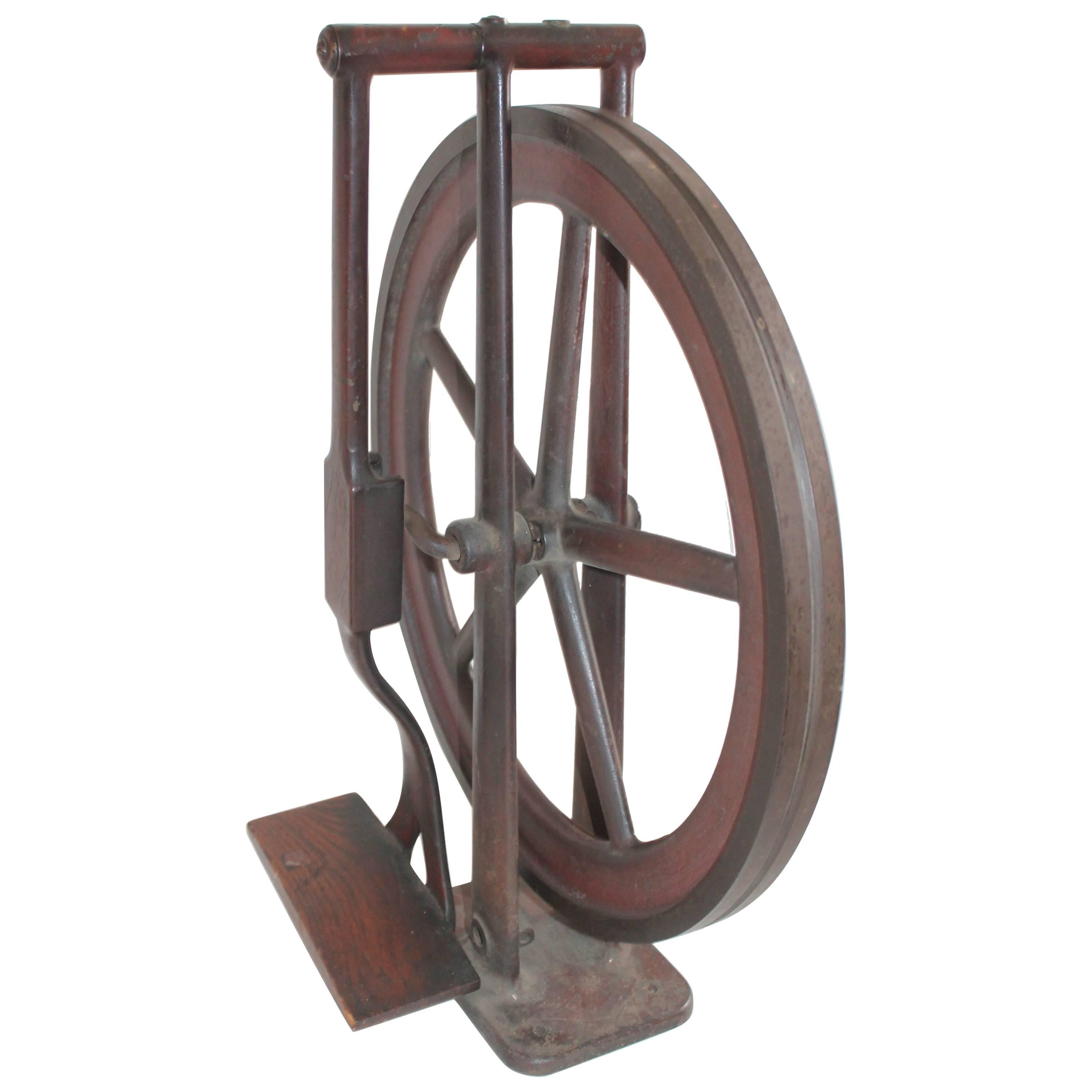 Industrielles Eisenrad aus dem 19. Jahrhundert, original bemalt