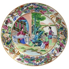 Assiette en porcelaine chinoise à médaillon en forme de rose Dynastie Qing