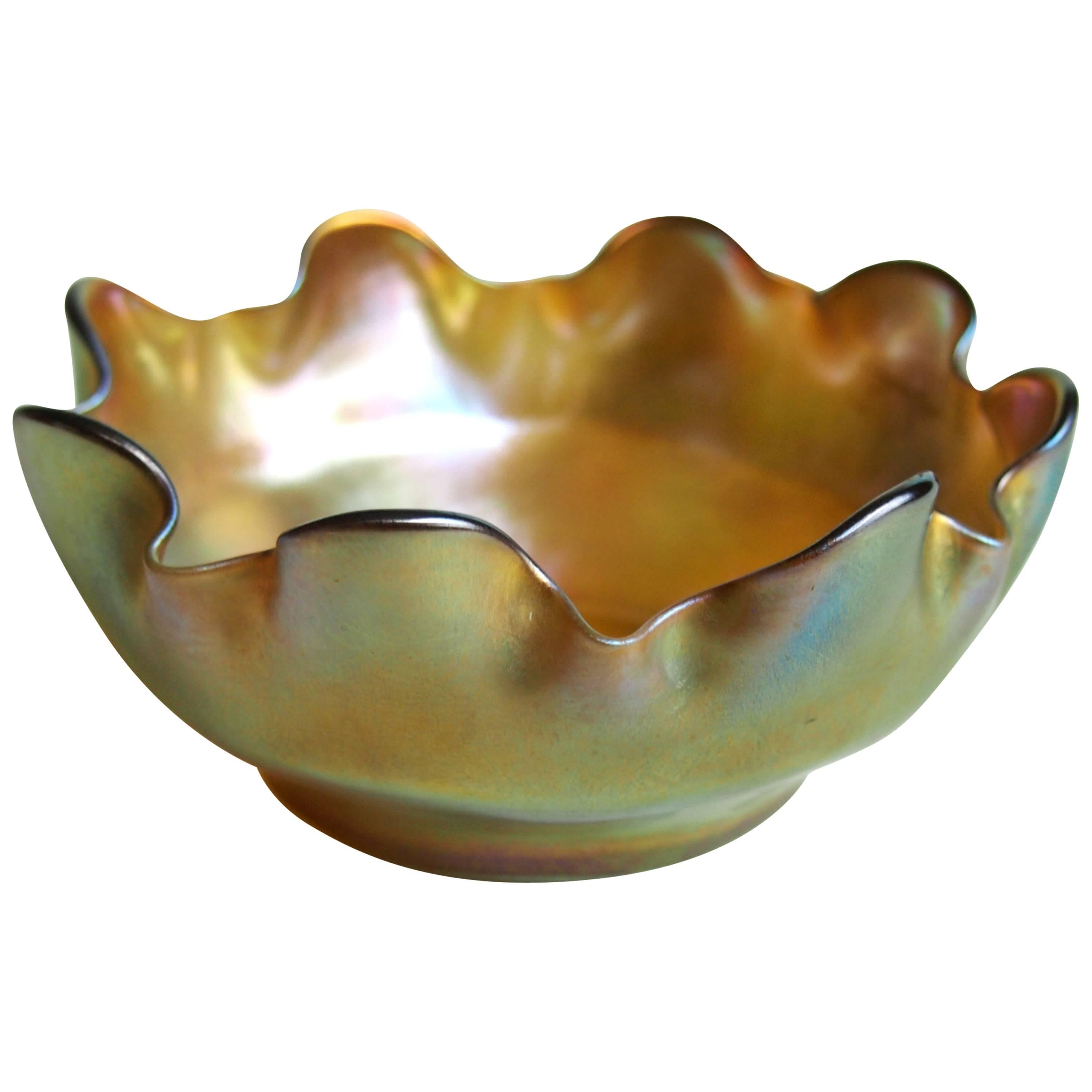 Louis Comfort Tiffany Art Nouveau Favrile 'Queen' Glass Finger Bowl For Sale