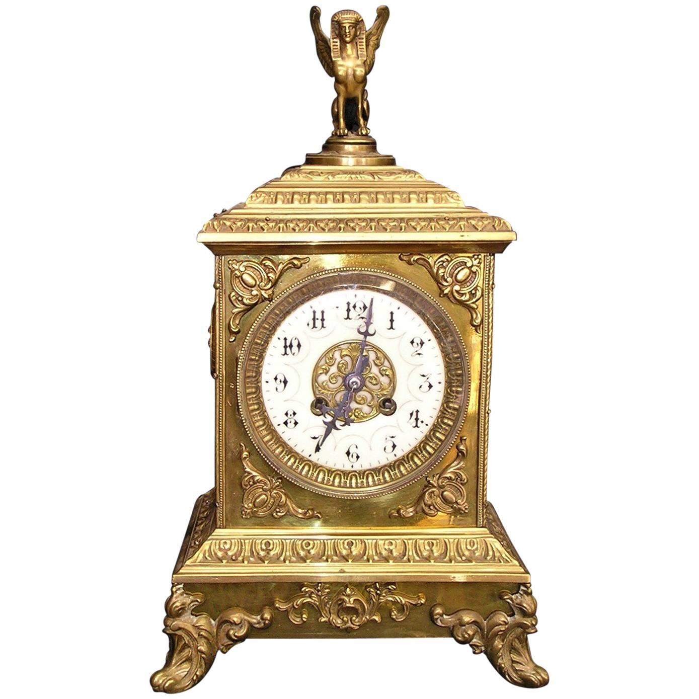 Horloge de cheminée en bronze de style Empire français en vente