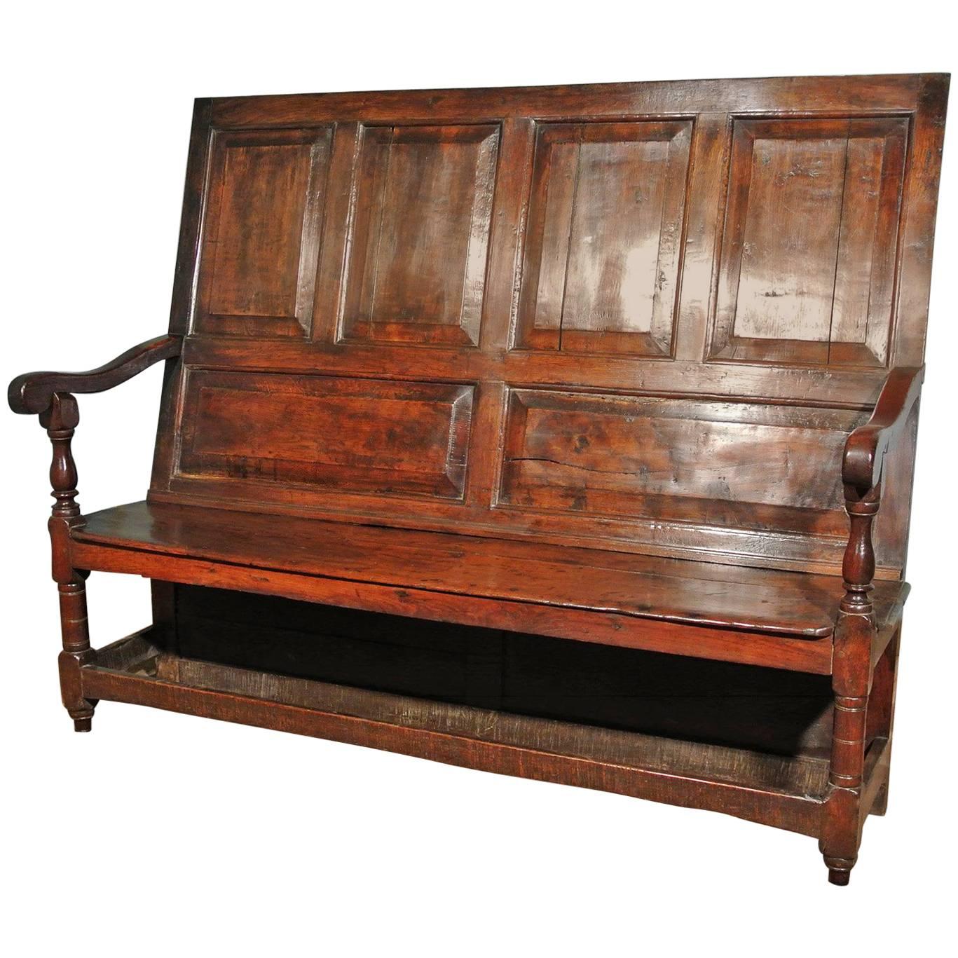 Beautiful Tall and Narrow 17th Century Oak Settle Bench, circa 1680 For Sale