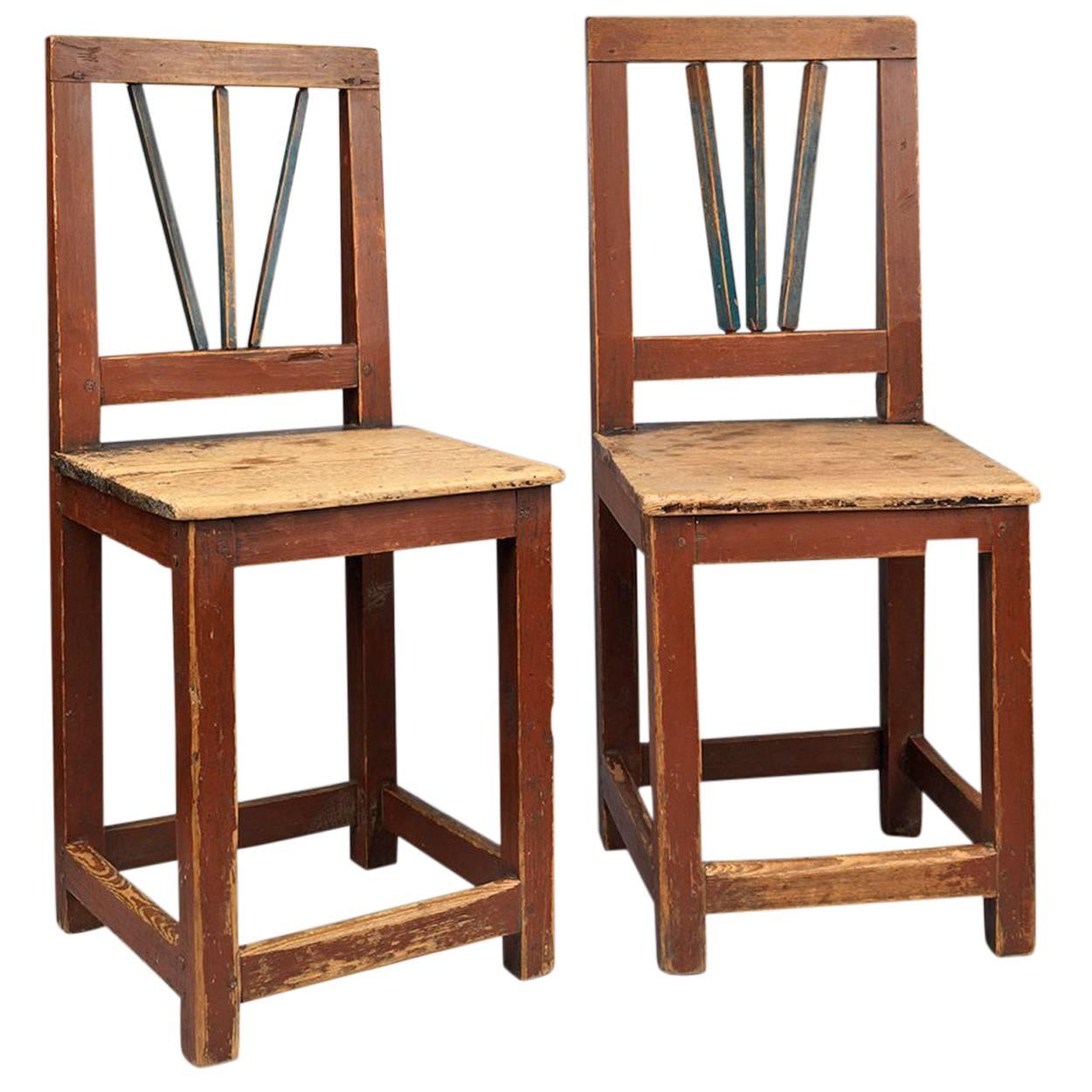 Delightful Pair of Primitive Country Side Chairs For Sale