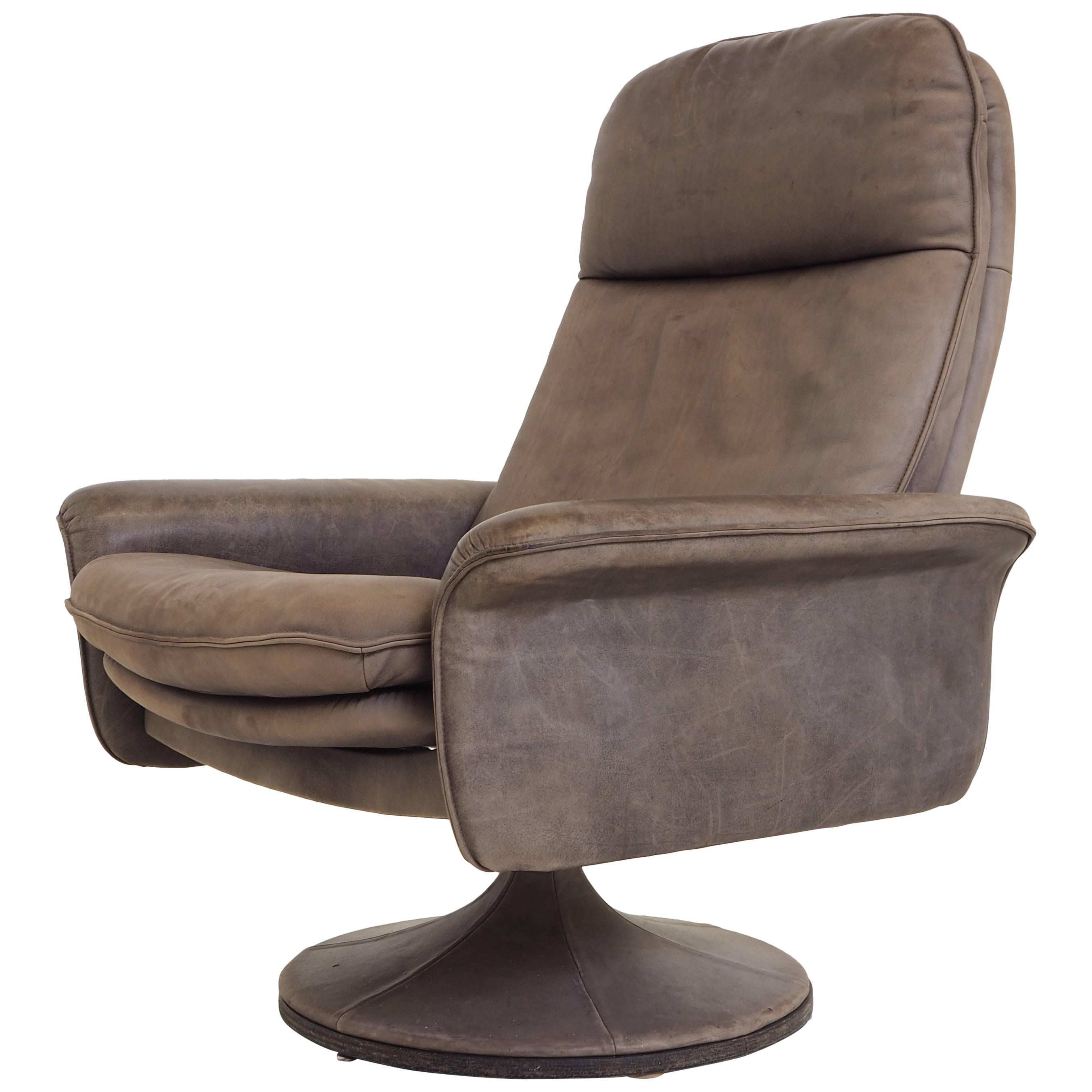 De Sede DS50 Leather Swivel Lounge Armchair For Sale