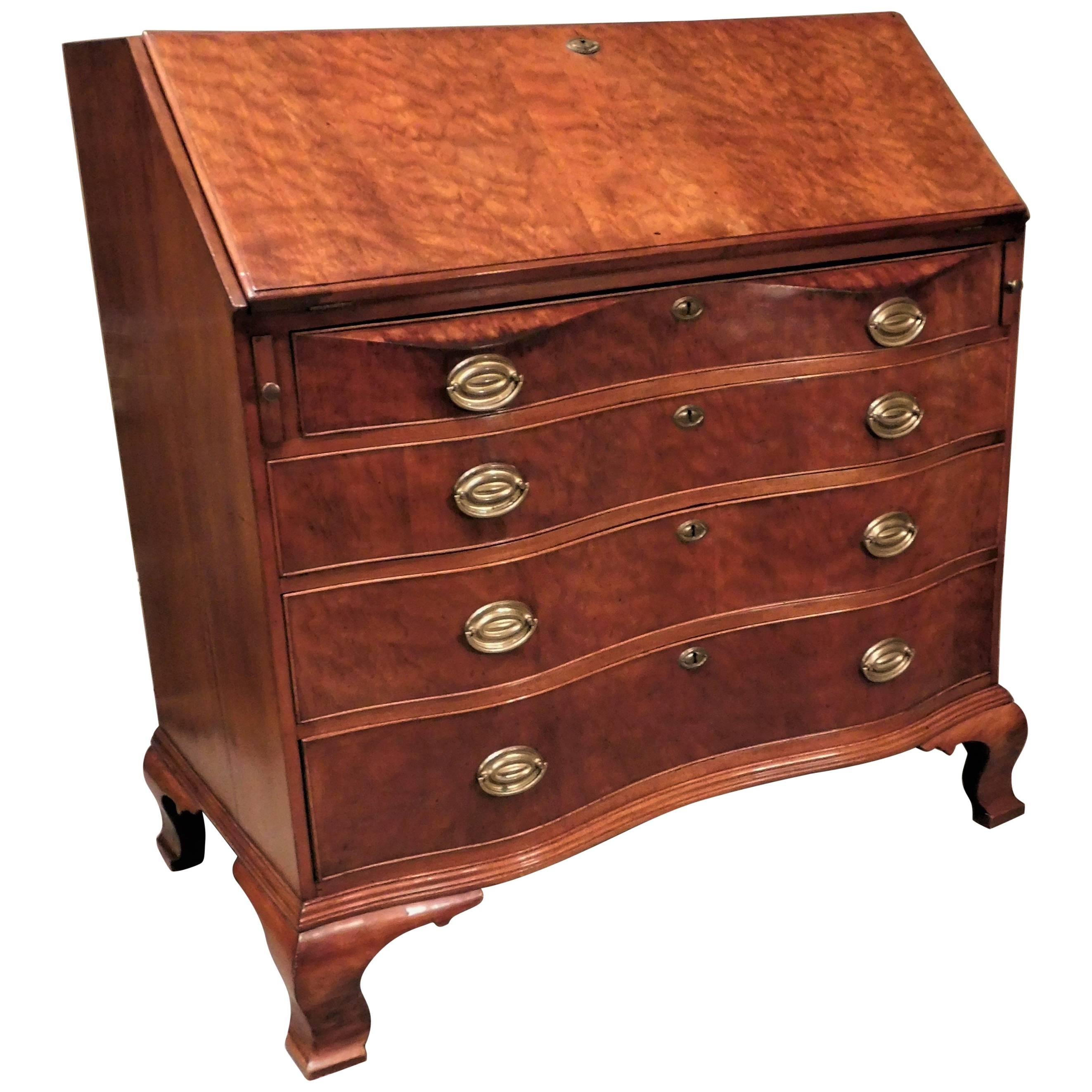 Pollarded Walnut Oxbow Chippendale Fall-Front Desk, Massachusetts, circa 1780 For Sale