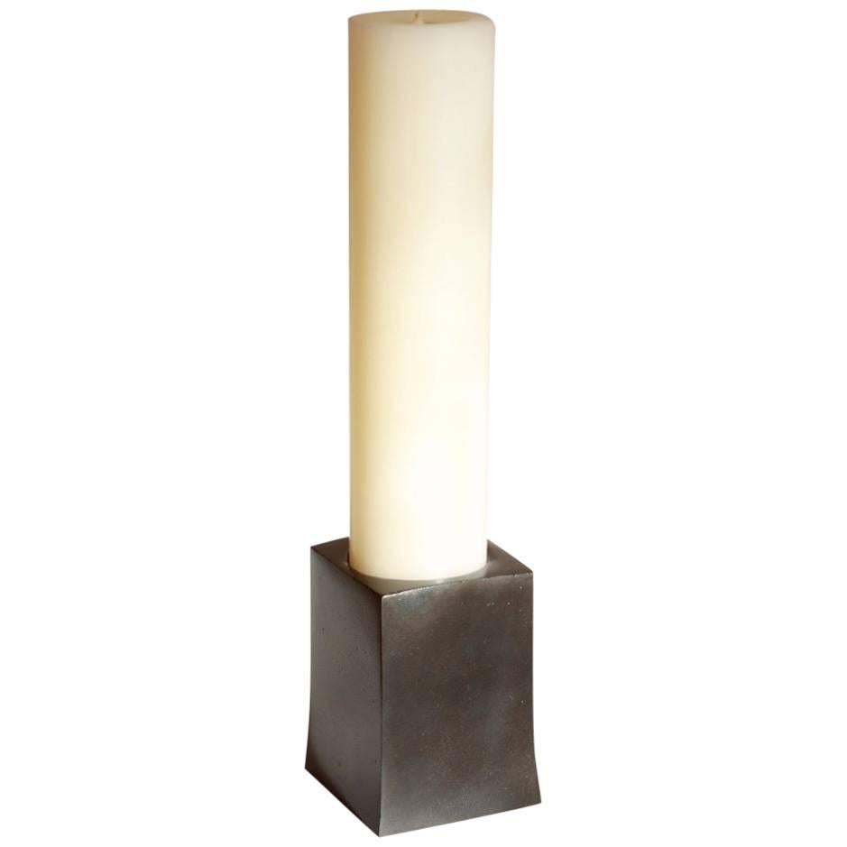 Zeitgenössischer minimalistischer Kerzenständer aus Stahlguss des 21. Jahrhunderts von Scott Gordon