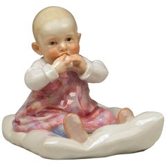 Meissener Hentschel Kind auf Kissen sitzend Figur Modell U 150 Hergestellt um 1905