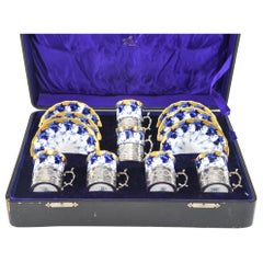 Set di 12 tazze e piattini Coalport con accessori in cobalto, oro e argento sterling