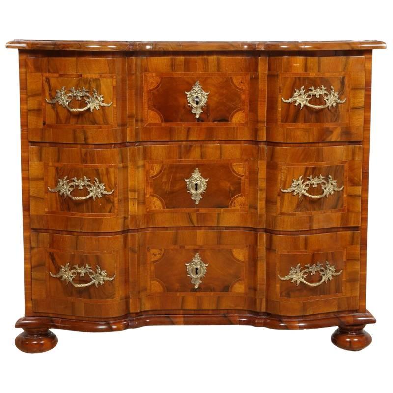 18th Century Baroque Walnut Commode For Sale