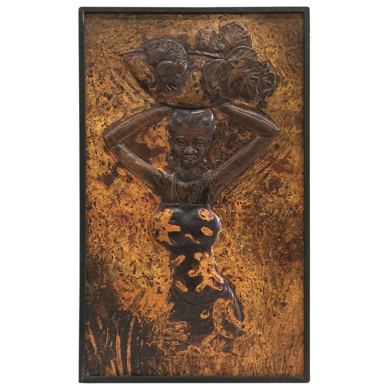 Art africain Kongolo Relief en laiton, 1979 en vente