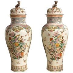 Vases et couvercles en porcelaine Samson, décoration Famille Rose, taille exceptionnelle