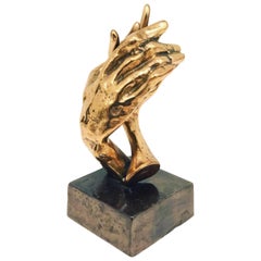 Sculpture de mains en bronze doré signée par l'artiste français Yves Lohe