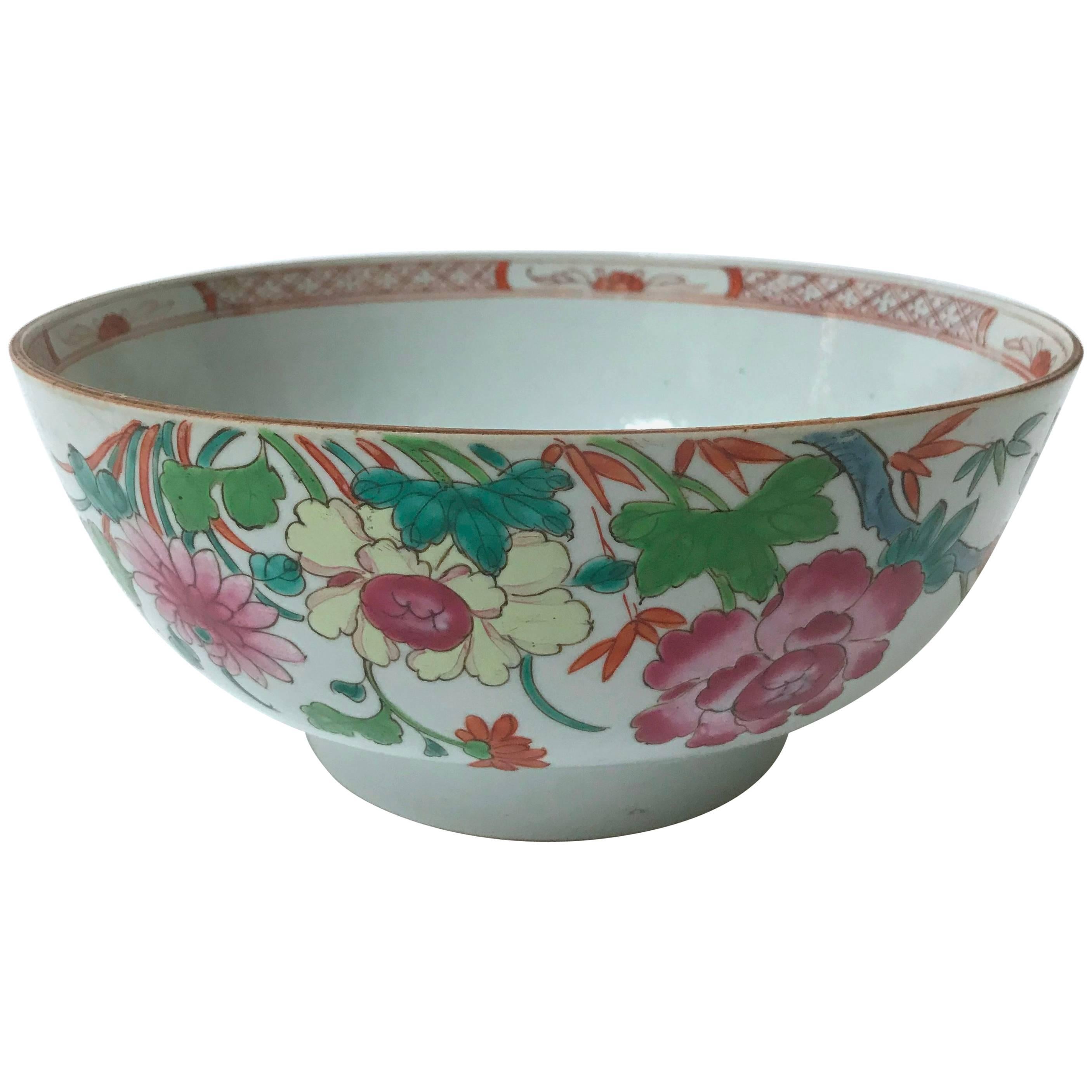 18th Century Chinese Export Bowl For Sale