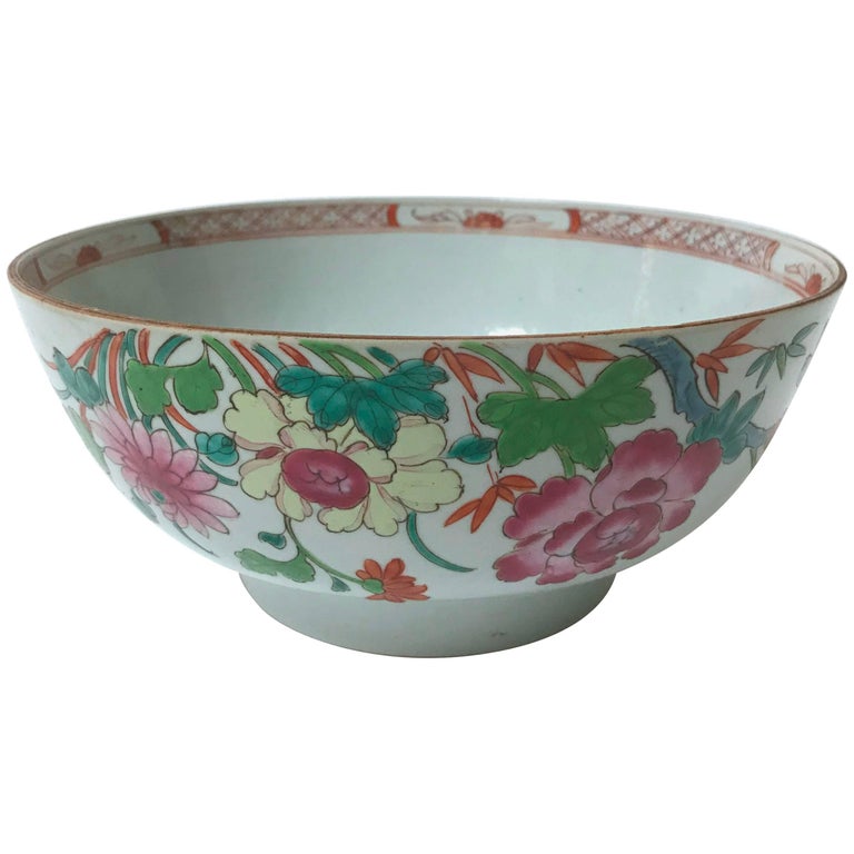 18th Century Chinese Export Bowl For Sale at 1stDibs