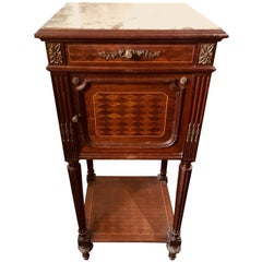Comodino in mogano del XIX secolo con piano in marmo e decorazioni in bronzo