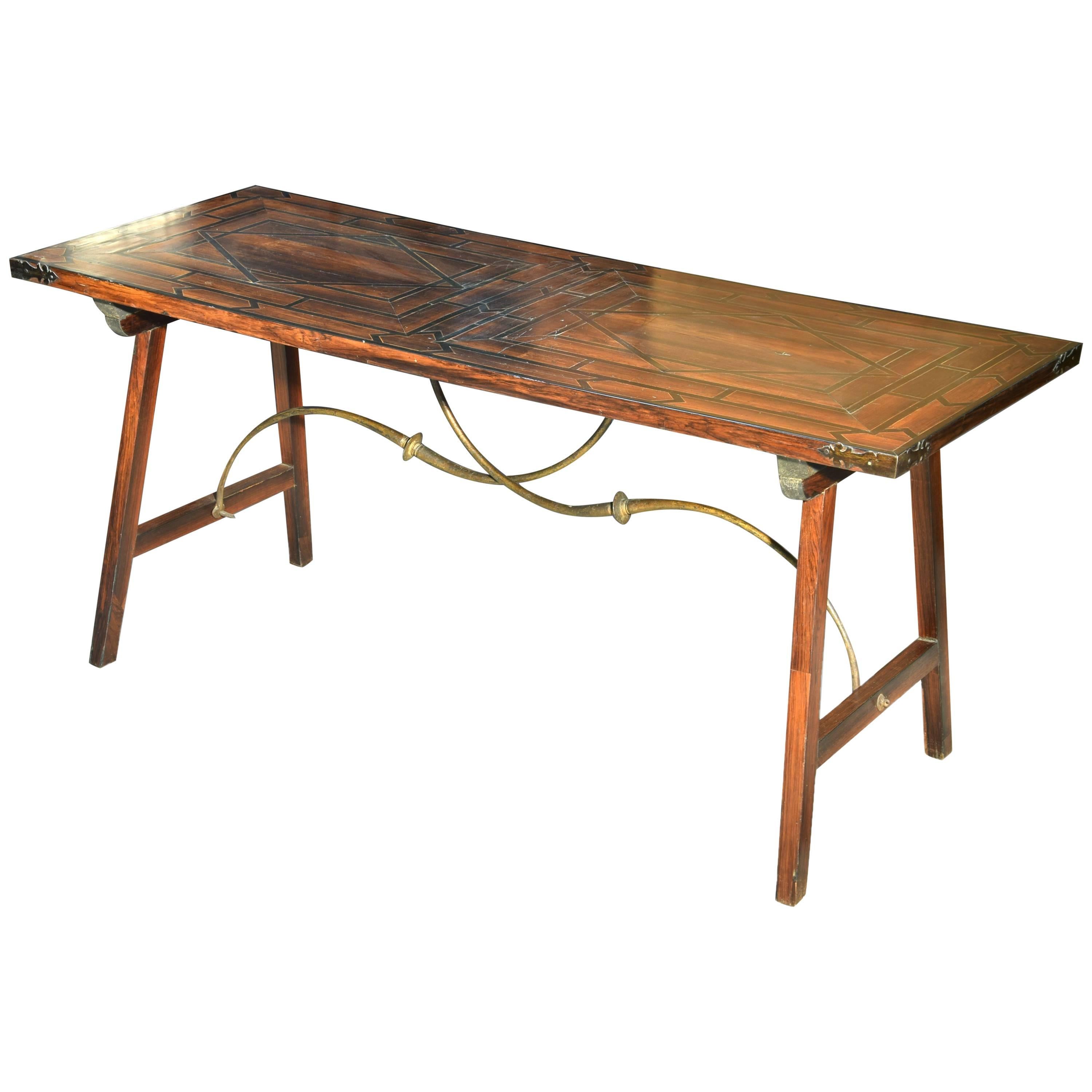 Table pour bureau espagnol, bois de rose, bois et fer forgé, Espagne, 18ème siècle en vente