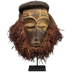 Masque tribal oriental avec raphia, République démocratique du Congo