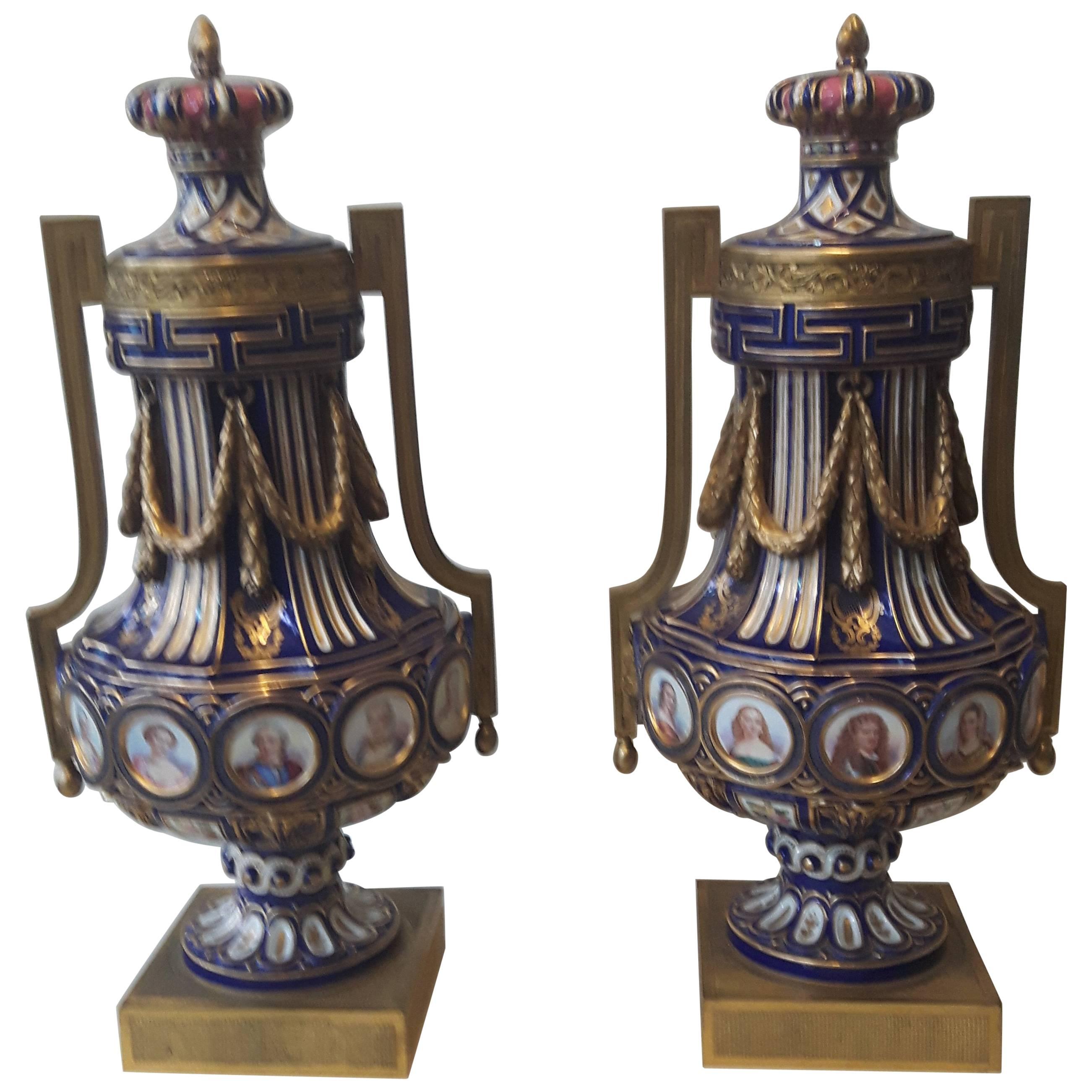 Seltenes Paar Vasen im Svres-Stil des 19. Jahrhunderts