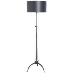 Lampadaire en fer forgé noir antique