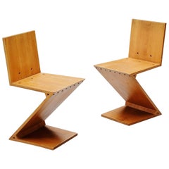 Paire de chaises Zig Zag Gerrit Rietveld G.A.v.d. Groenekan:: 1965