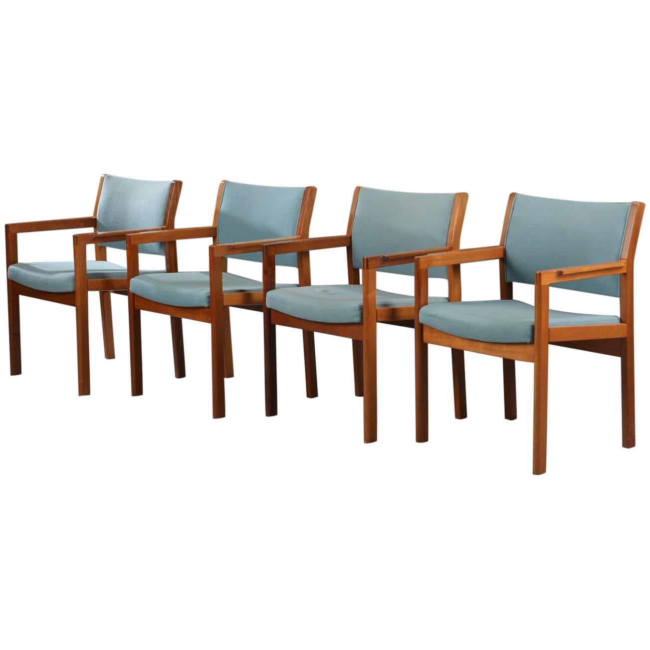 Ensemble de quatre fauteuils Christian Hvidt en acajou des années 1970, choix de tissu d'ameublement