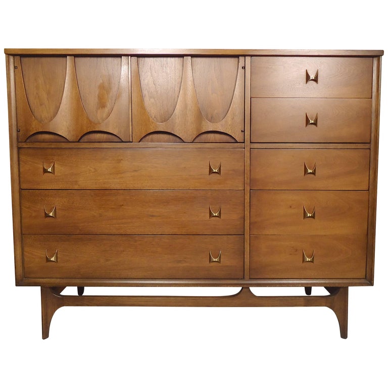 MidCentury Modern Gentleman’s Chest by Broyhill at 1stDibs