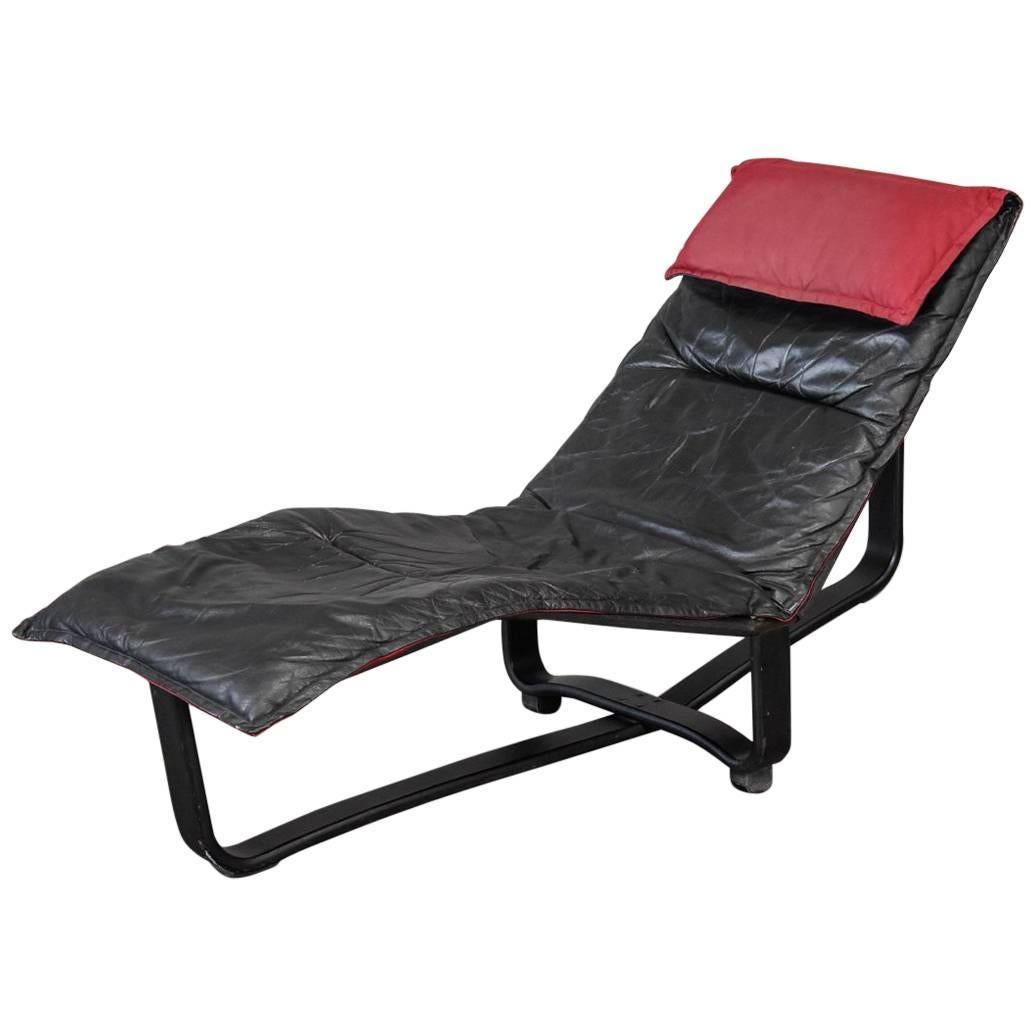 Leather Chaise Lounge by Westnofa For Sale