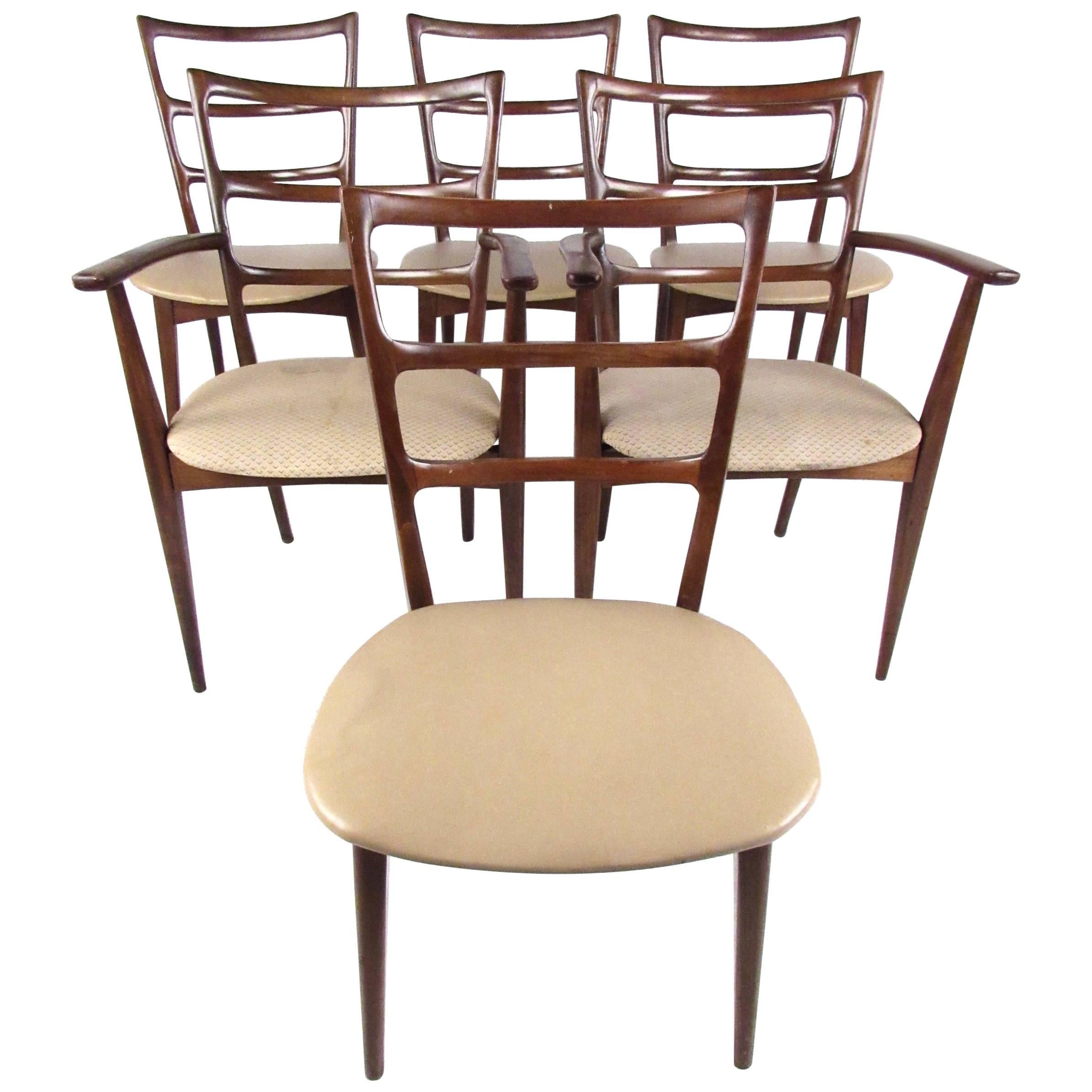 Six chaises de salle à manger à dossier en échelle