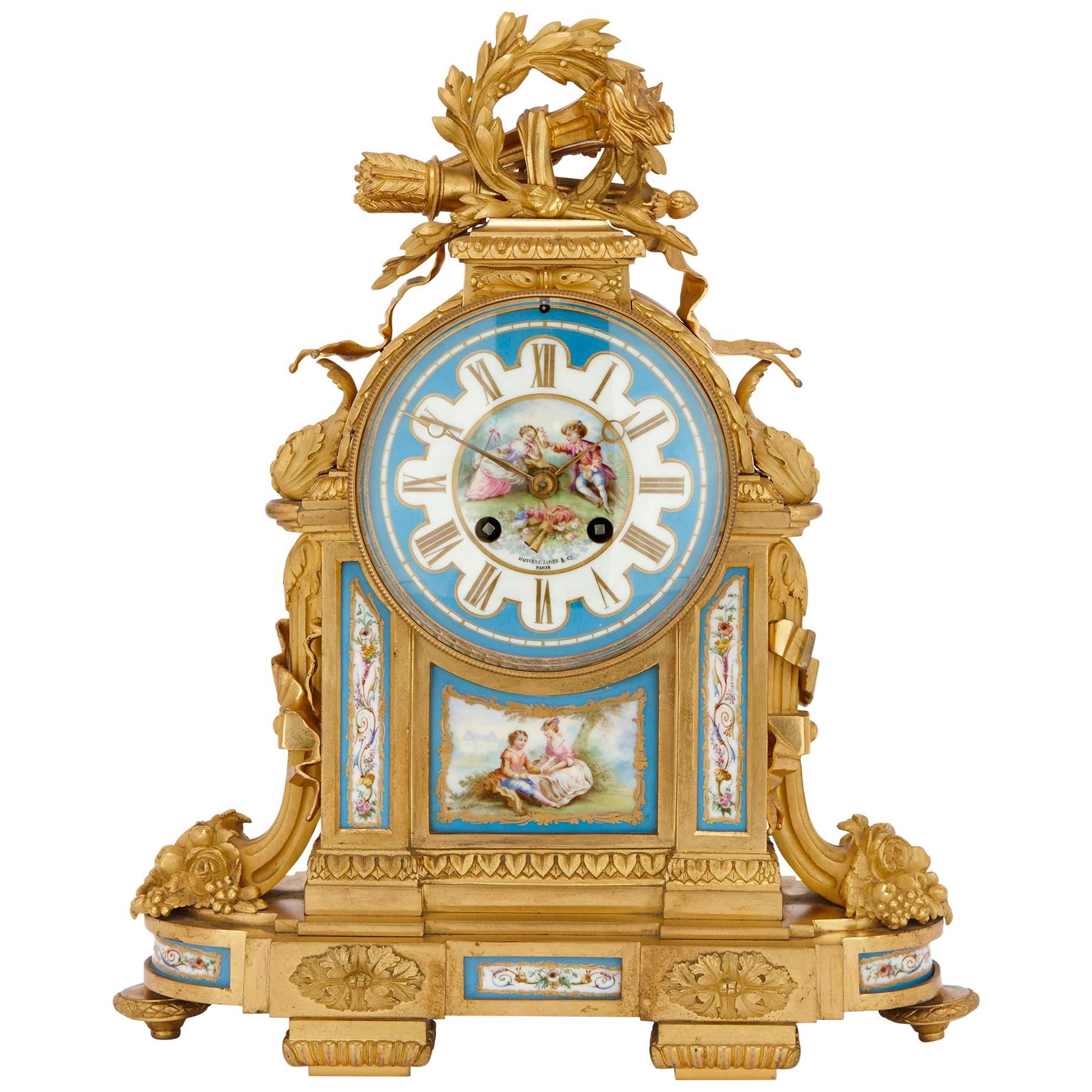 Pendule de cheminée française d'antiquités de style Sèvres en porcelaine et bronze doré