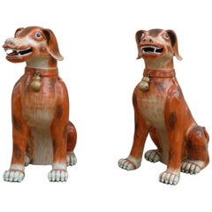 Paire de chiens en porcelaine