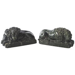 Paire de Lions Canova en marbre serpentin Grand Tour:: 19ème siècle