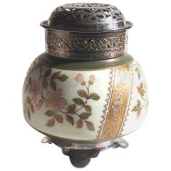 Porte-pots pot-pourri en verre émaillé Harrach de style bohème victorien avec accessoires en métal