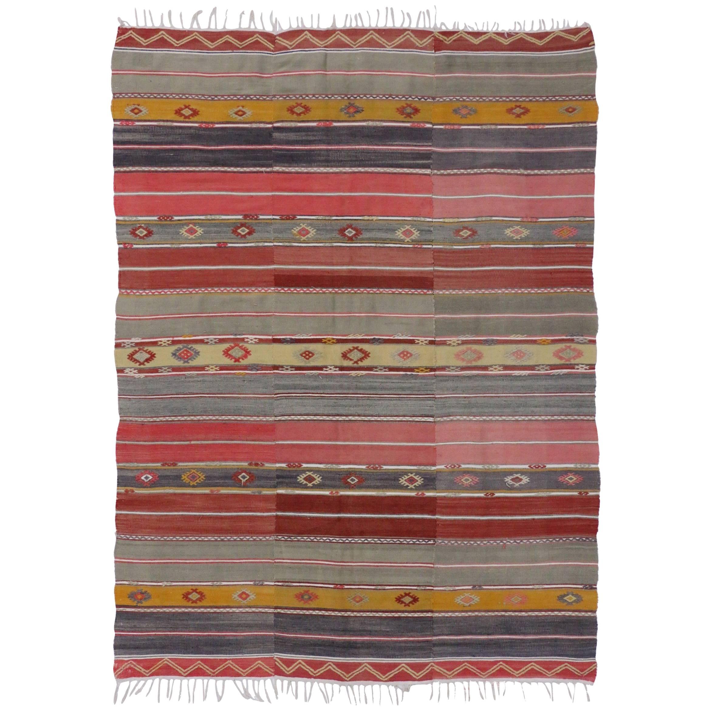 Boho Chic Vintage Turkish Kilim Rug, Flat-Weave Rug with Tribal Style