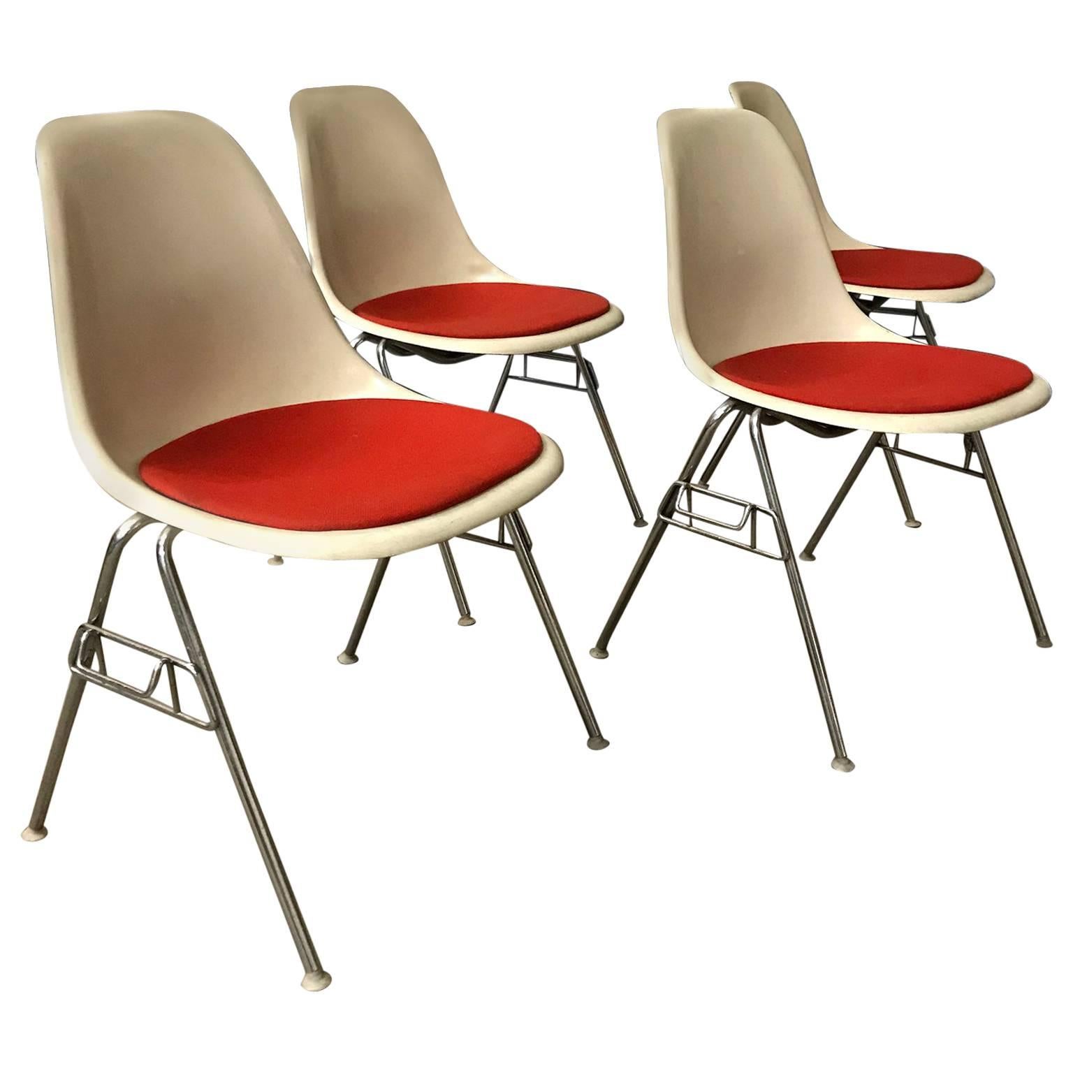1948, Ray & Charles Eames for Herman Miller, Fiberglas Stacking Side Chair For Sale