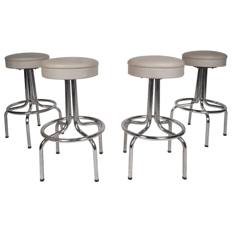 Set Of Four Mid Century Modern Swivel Bar Stools For At 1stdibs Set Of Four Mid Century Modern Swivel Bar Stools For