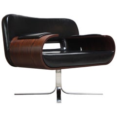 Brazilian Modern Jacaranda and Leather Swiveling Lounge Chair by Jorge Zalszupin