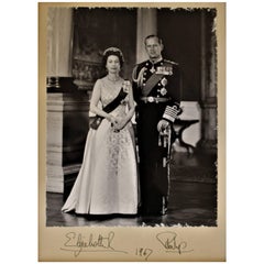 Handsigniertes Foto von Königin Elizabeth II. und Prinz Phillip